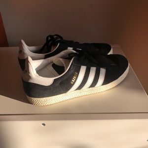 Adidas Gazelle Youth size 6, Women size 8